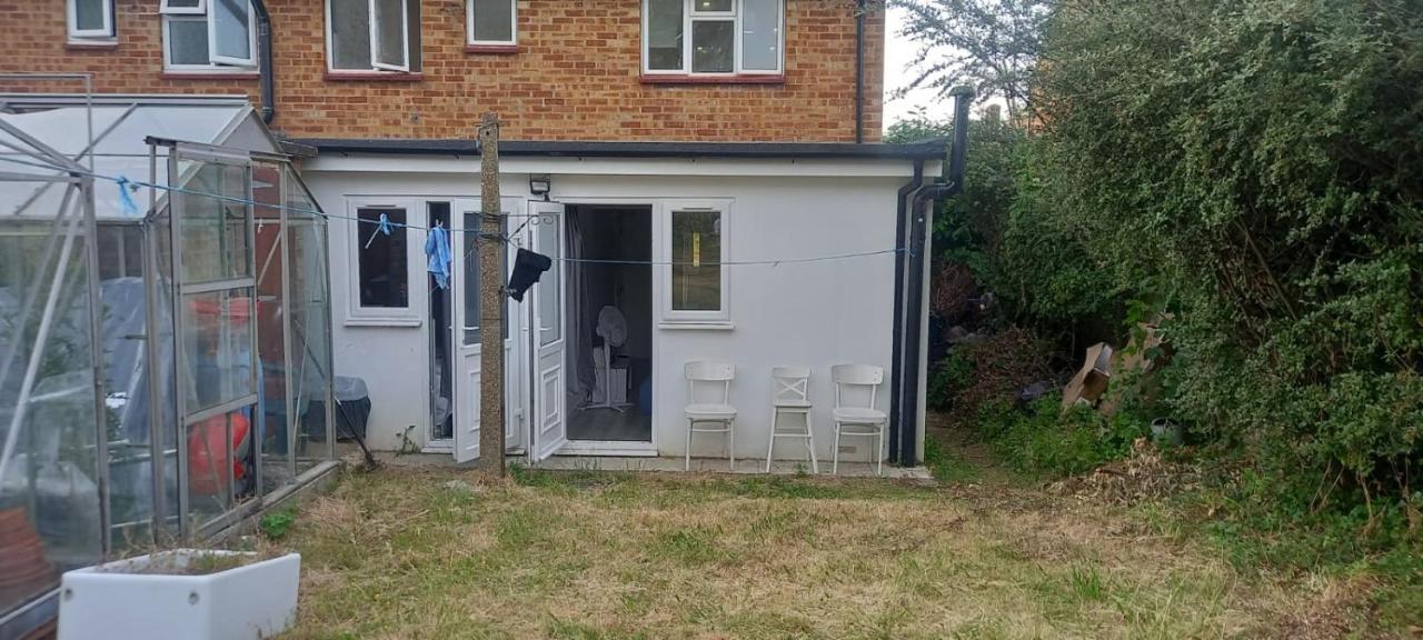 Stylish Home From Home Orpington Exterior photo